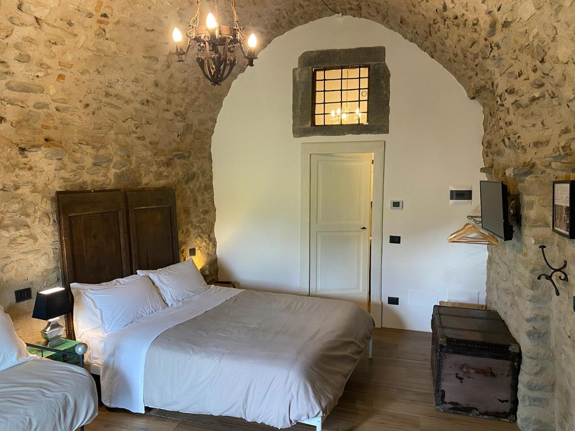 La Casa Medievale Suites E Spa Pontremoli Bagian luar foto
